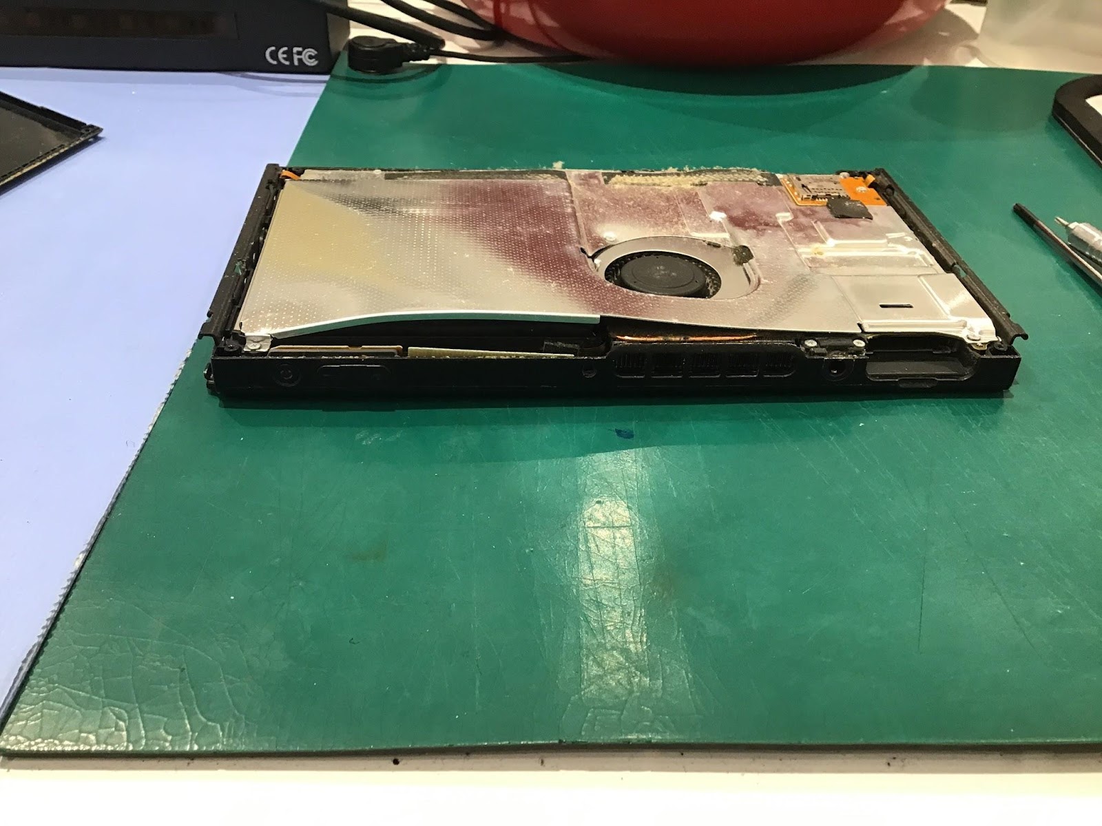 バッテリーが膨張してしまったスマートフォンの修理はスマホ修理工房中野ブロードウェイ店にお任せください！